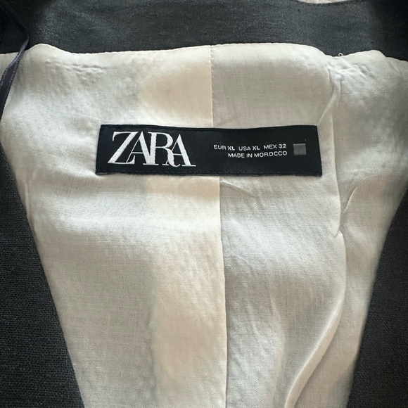 Zara Black Tailored Vest with V-Neck - Picture 2 of 2